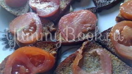 Жареный хлебушек с помидорами