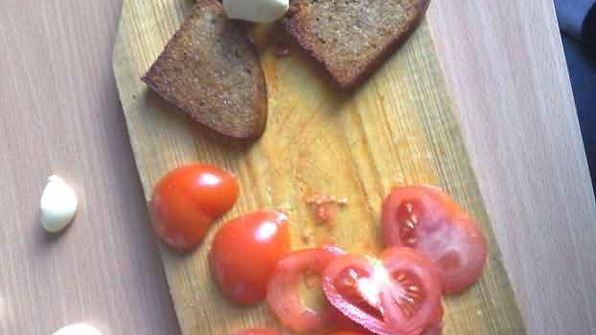 жареный хлебушек с помидорами