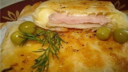 Аппетитные конвертики из лаваша с ветчиной