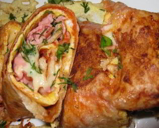 Фаршированный лаваш с сыром и колбасой