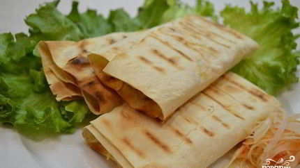 Конвертики из лаваша с курицей