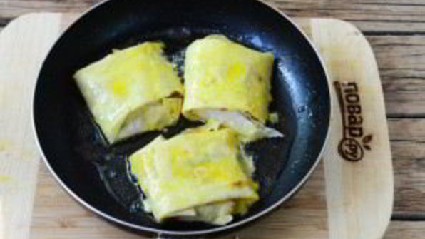 конвертики из лаваша с сыром и помидорами