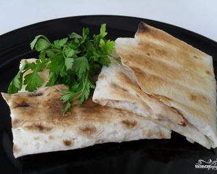 Конвертики из лаваша с сыром