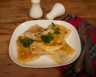 Лаваш с ветчиной и твердым сыром