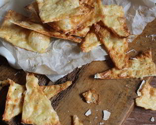 Сырные чипсы из лаваша