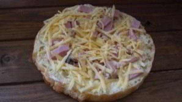 толстый лаваш с сыром и бужениной