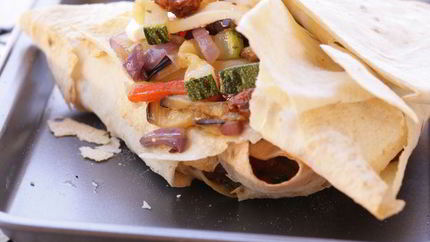 Треугольники из лаваша с овощами и сыром фета