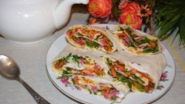 закуска из лаваша с корейской морковкой