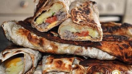 Жареный лаваш с картофелем и фаршем