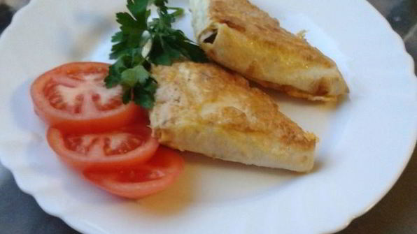 жареный лаваш с сыром и зеленью