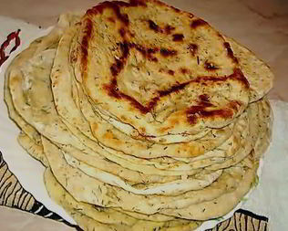 Домашние лепешки с укропом и чесноком