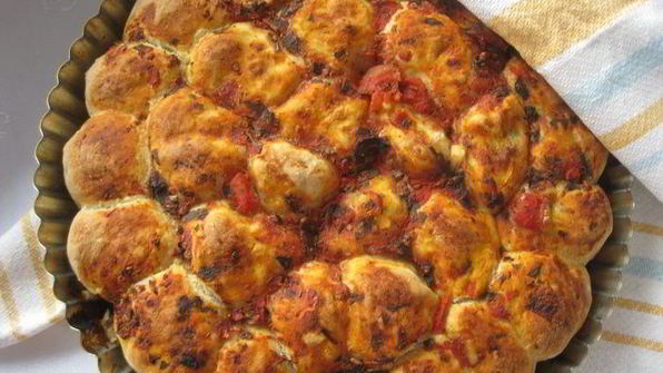 фокачча из шариков с сыром и оливками