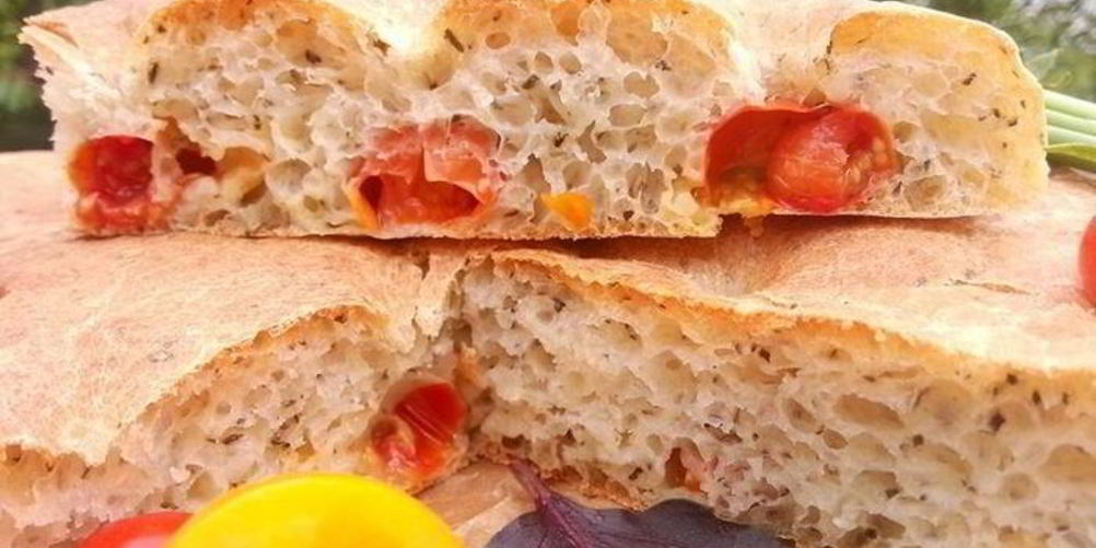 Рецепт фокаччи с помидорами черри и базиликом