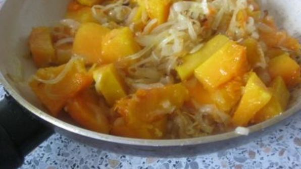 фокачча с тыквой, чесноком и луком