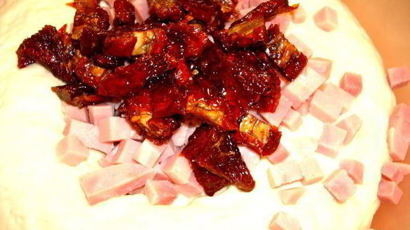 фокачча с ветчиной и вялеными помидорами италия