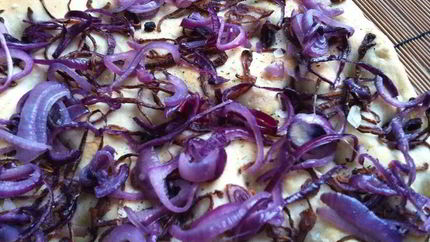 Фокачча с жареным луком