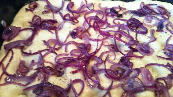 фокачча с жареным луком