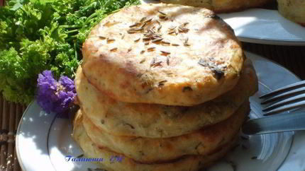 Лепешки картофельно-творожные с тмином и травами