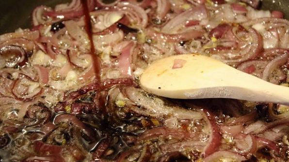 лепешки с луковой начинкой