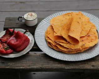 Лепешки с паприкой и куркумой
