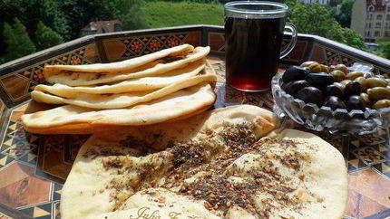 Манаиш-лепешки с сыром и кунжутом, заатаром