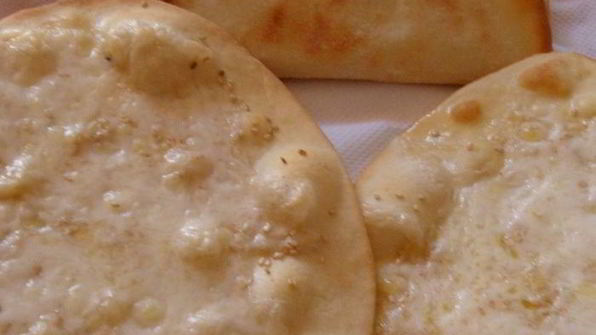 манаиш-лепешки с сыром и кунжутом, заатаром