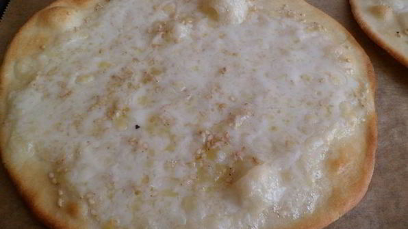 манаиш-лепешки с сыром и кунжутом, заатаром