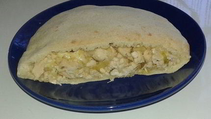 Пита с начинкой из курицы и сыра