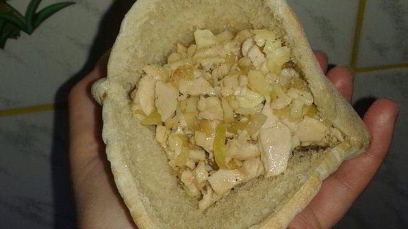 пита с начинкой из курицы и сыра