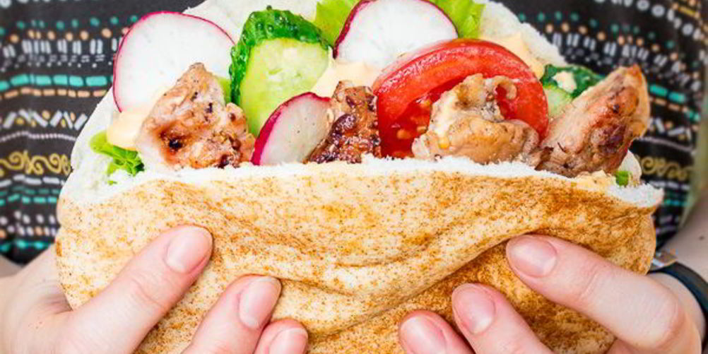 Рецепт питы со свежими овощами и курицея ны угляха