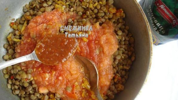 постное карри из чечевицы с чечевичными лепешками