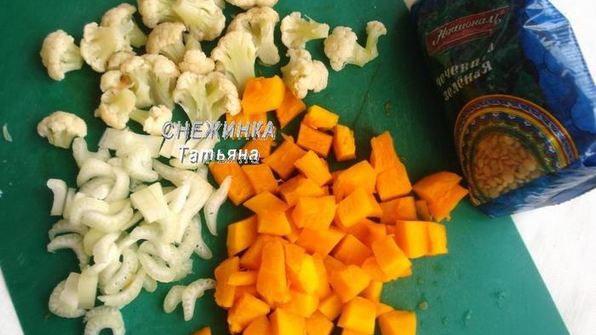 постное карри из чечевицы с чечевичными лепешками