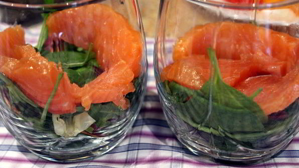 яйцо с овощами и лепешками