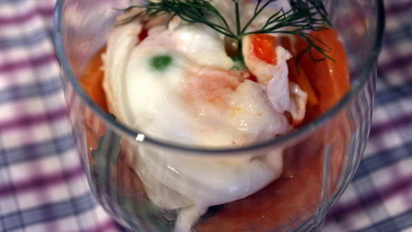 яйцо с овощами и лепешками