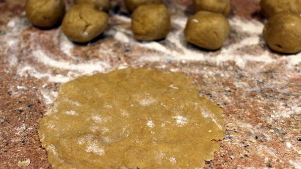 яйцо с овощами и лепешками