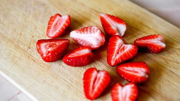 банановые маффины с клубникой