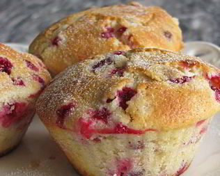 Марципановые маффины с брусникой