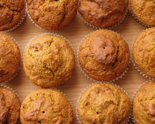 Овсяные маффины с тыквой, орехами и пряностями