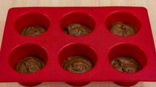 шоколадные маффины с вареной сгущенкой