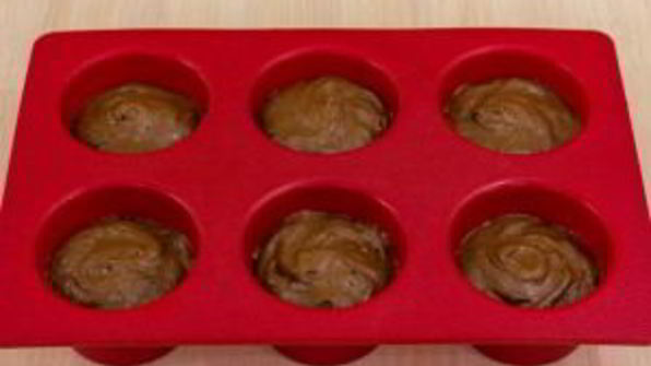 шоколадные маффины с вареной сгущенкой