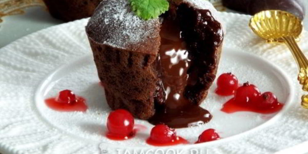 Рецепт шоколадных маффинов с жидкой начинкой
