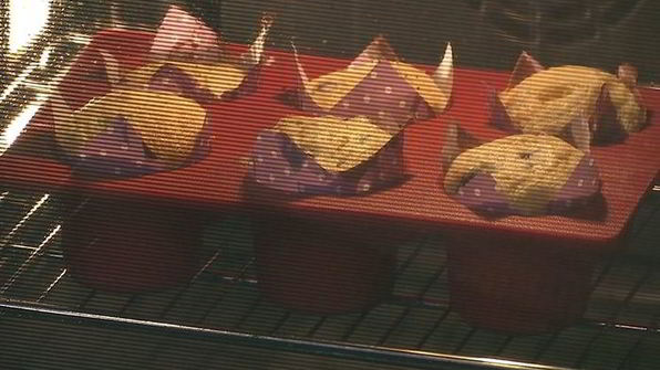 сливочные маффины с клюквой и вишней