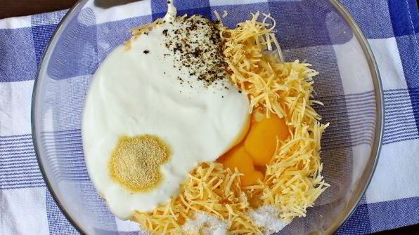 сырные маффины с ветчиной и яйцом