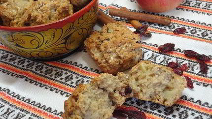 Яблочные маффины с вишней