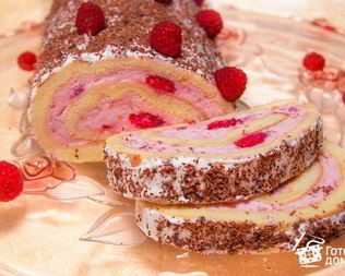 Малиновый рулет