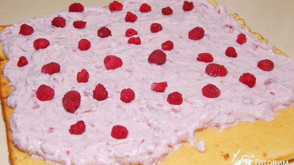 малиновый рулет