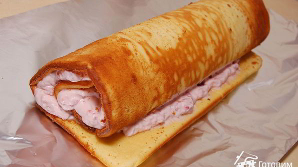 малиновый рулет