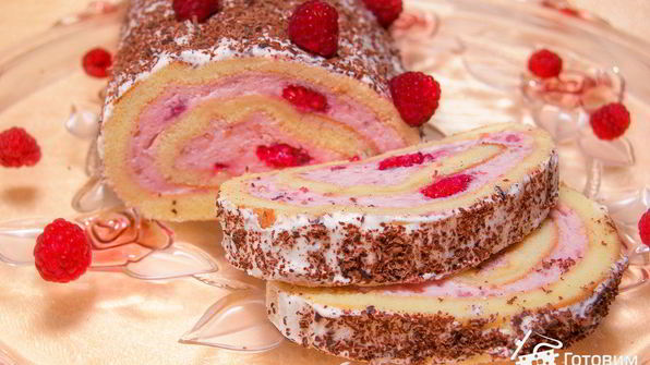 малиновый рулет