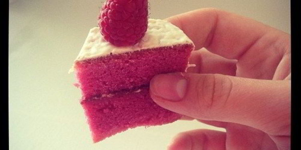 Рецепт малинового манника без муки на сметане