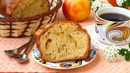 Манник на кефире с яблоками